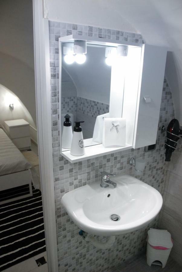 Holiday Home Station เนเปิลส์ ภายนอก รูปภาพ