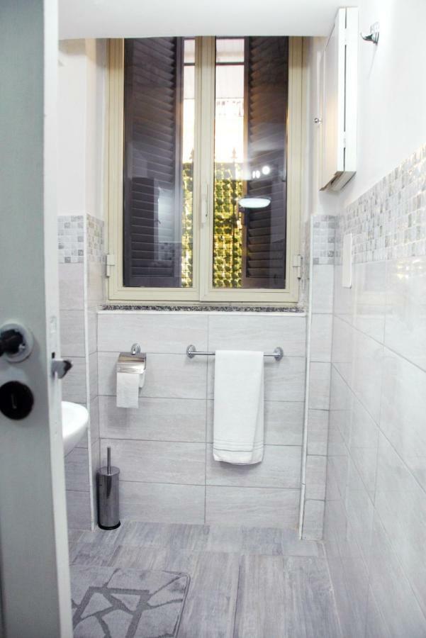 Holiday Home Station เนเปิลส์ ภายนอก รูปภาพ