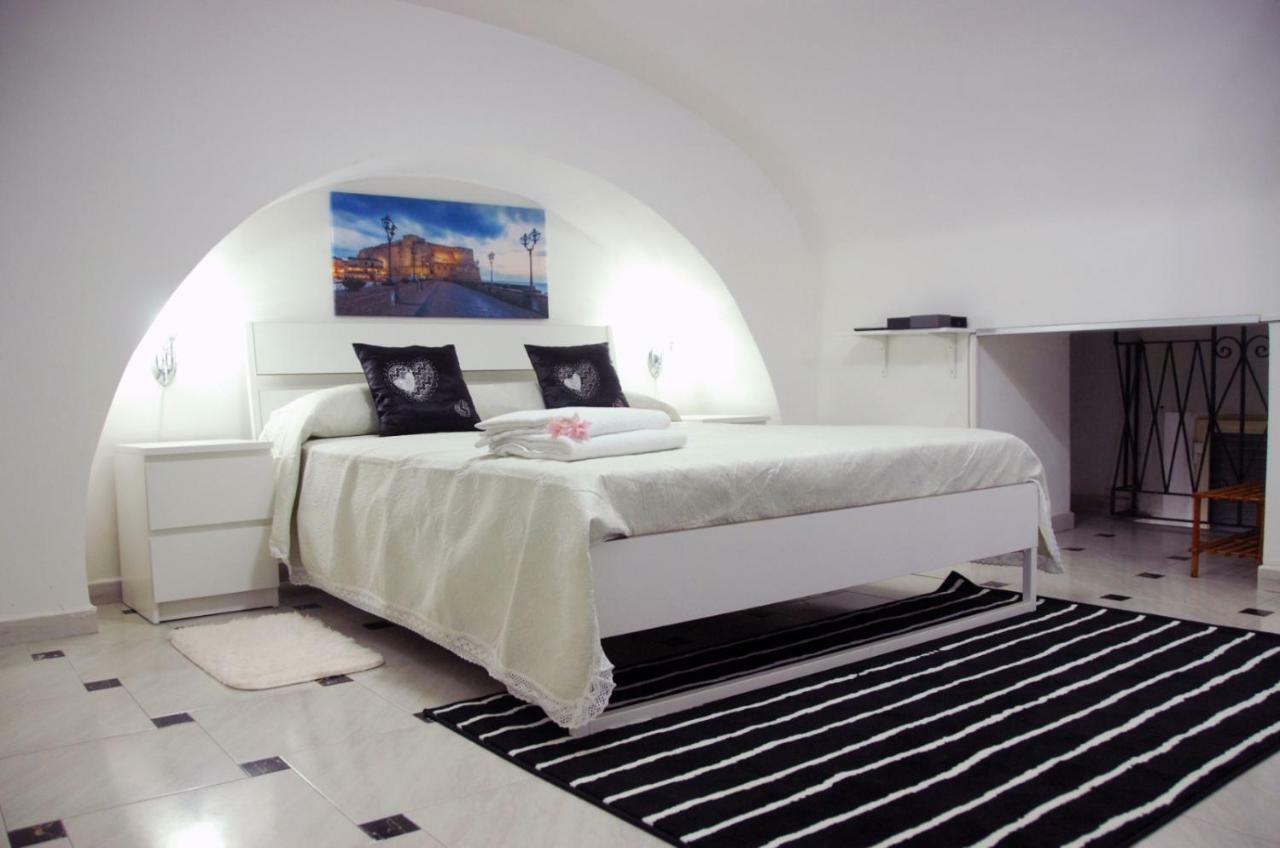 Holiday Home Station เนเปิลส์ ภายนอก รูปภาพ